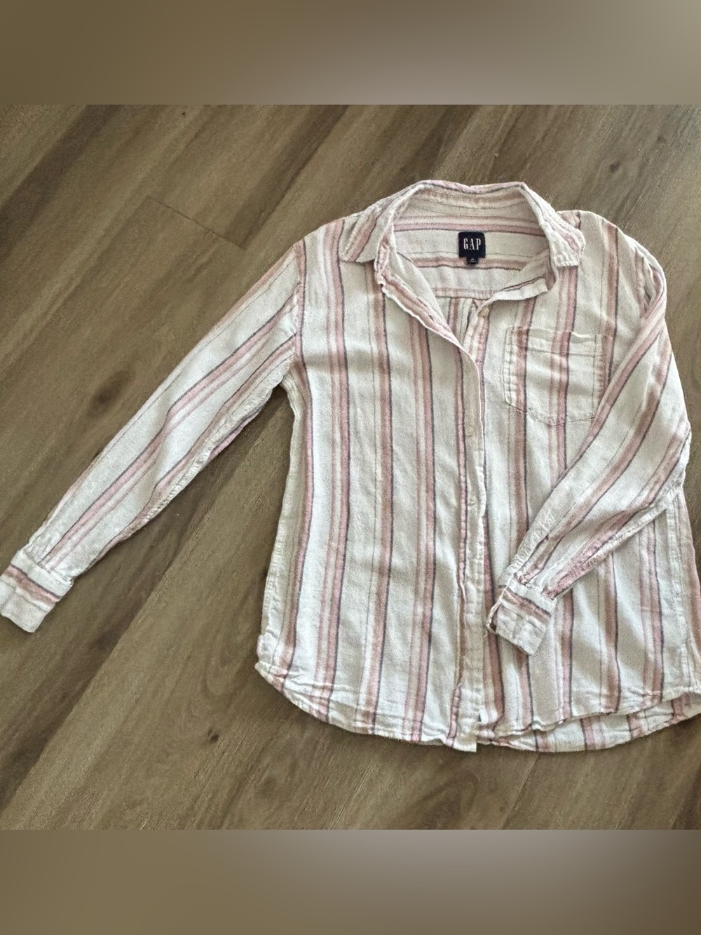 GAP White and Pink Striped Women’s Button-Down Shirt